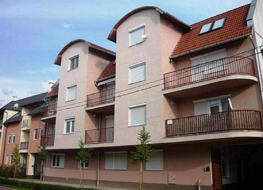 Major Street Apartman Apartment Hajduszoboszlo Ngoại thất bức ảnh
